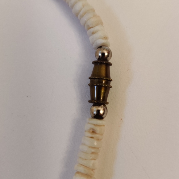 White Puka Shells and Red Coral Stems Graduated Necklace - Picture 6 of 8